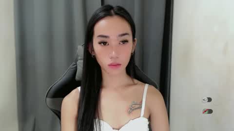 Snapshot of ami_lewis chatting on January 28, 12:57 am JOANNA online show from January 28, 12:57 am