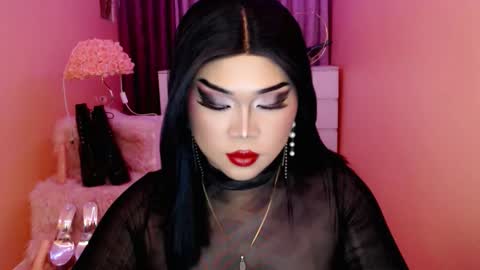 Snapshot of amiadoll chatting on September 22, 12:40 pm Queen Mireska online show from September 22, 12:40 pm