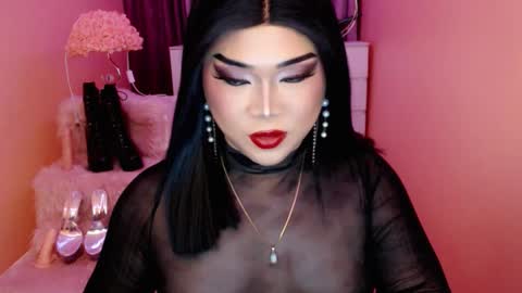 Snapshot of amiadoll chatting on September 23, 3:59 pm Queen Mireska online show from September 23, 3:59 pm