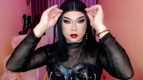 Snapshot of amiadoll chatting on October 5, 12:36 pm Queen Mireska online show from October 5, 12:36 pm