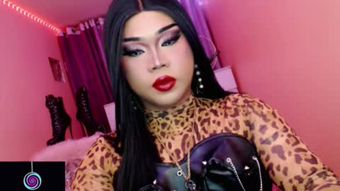 Snapshot of amiadoll chatting on October 9, 1:42 pm Queen Mireska online show from October 9, 1:42 pm