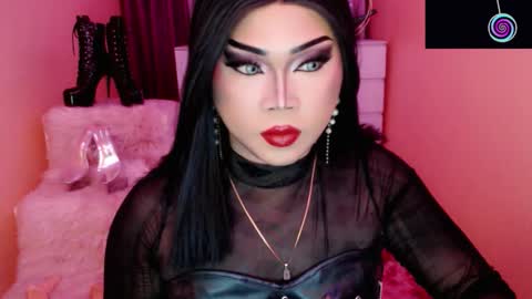 Snapshot of amiadoll chatting on October 23, 1:54 pm Queen Mireska online show from October 23, 1:54 pm