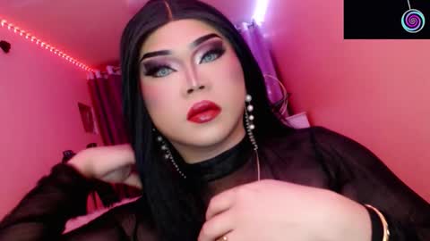 Snapshot of amiadoll chatting on November 3, 6:09 pm Queen Mireska online show from November 3, 6:09 pm