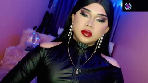 Snapshot of amiadoll chatting on February 17, 3:19 pm Queen Mireska online show from February 17, 3:19 pm