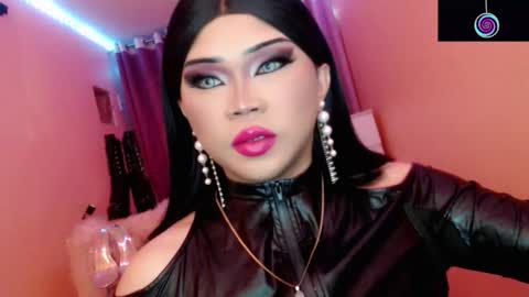 Snapshot of amiadoll chatting on February 20, 4:29 pm Queen Mireska online show from February 20, 4:29 pm