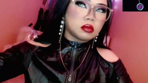 Snapshot of amiadoll chatting on February 25, 3:32 pm Queen Mireska online show from February 25, 3:32 pm