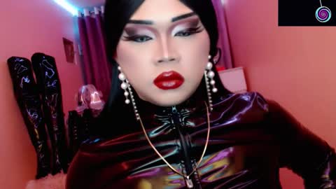 Snapshot of amiadoll chatting on March 21, 4:43 pm Queen Mireska online show from March 21, 4:43 pm