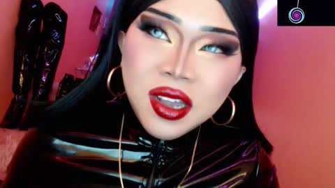 Snapshot of amiadoll chatting on March 28, 5:12 pm Queen Mireska online show from March 28, 5:12 pm