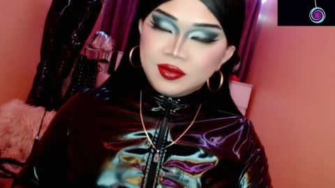 Snapshot of amiadoll chatting on March 31, 4:18 pm Queen Mireska online show from March 31, 4:18 pm