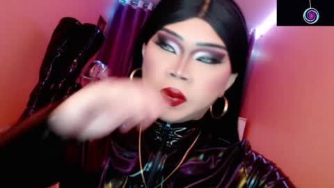 Snapshot of amiadoll chatting on April 2, 4:04 pm Queen Mireska online show from April 2, 4:04 pm