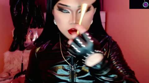 Snapshot of amiadoll chatting on April 11, 5:06 pm Queen Mireska online show from April 11, 5:06 pm