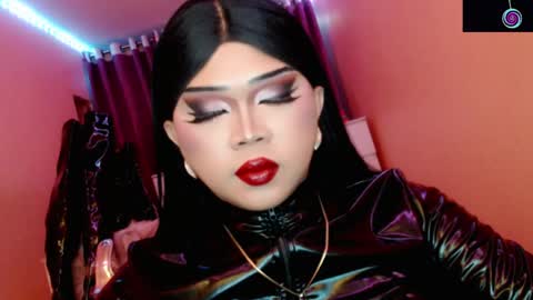 Snapshot of amiadoll chatting on May 8, 5:18 pm Queen Mireska online show from May 8, 5:18 pm