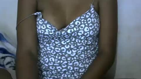 Snapshot of amichouu chatting on November 25, 4:40 pm amichouu online show from November 25, 4:40 pm