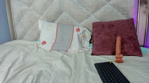 Call me Amy  online show from April 4, 3:53 pm