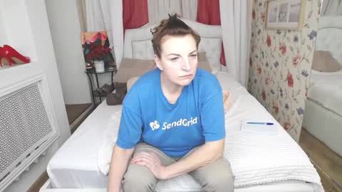 Snapshot of amihotgranny chatting on March 24, 5:45 am Ami online show from March 24, 5:45 am