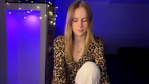 Amily online show from July 29, 7:01 pm