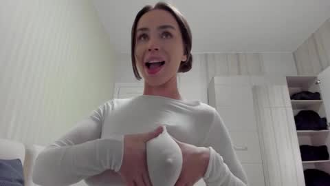 Snapshot of aminaswan_ chatting on June 1, 6:20 pm Kristina online show from June 1, 6:20 pm