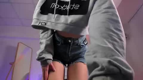 Snapshot of amira_blush chatting on December 1, 4:01 pm AMIRA WOW online show from December 1, 4:01 pm