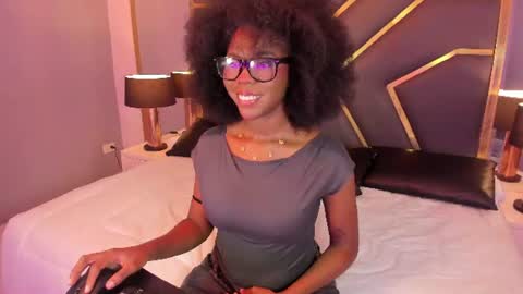 amirajones online show from June 15, 8:55 pm