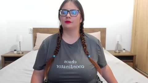 Snapshot of amiravyxen chatting on September 8, 6:18 pm Amira Vyxen online show from September 8, 6:18 pm