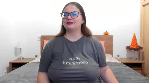 Snapshot of amiravyxen chatting on November 24, 9:47 pm Amira Vyxen online show from November 24, 9:47 pm