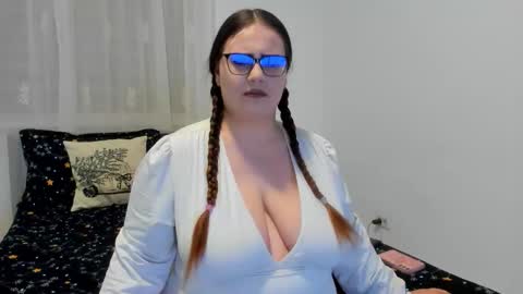 Snapshot of amiravyxen chatting on March 1, 5:04 pm Amira Vyxen online show from March 1, 5:04 pm