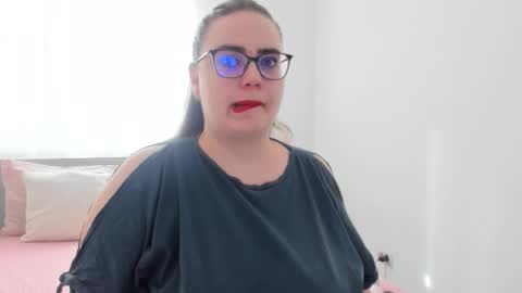 Snapshot of amiravyxen chatting on March 11, 7:36 am Amira Vyxen online show from March 11, 7:36 am