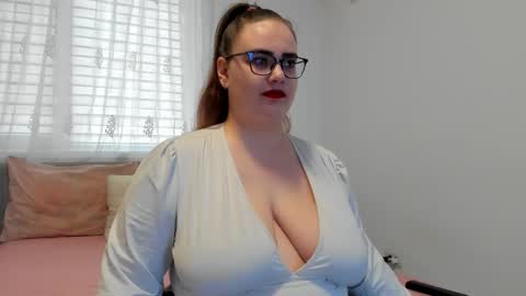 Snapshot of amiravyxen chatting on March 19, 6:06 am Amira Vyxen online show from March 19, 6:06 am