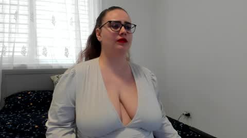 Snapshot of amiravyxen chatting on March 26, 6:41 am Amira Vyxen online show from March 26, 6:41 am