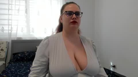 Snapshot of amiravyxen chatting on March 27, 8:26 am Amira Vyxen online show from March 27, 8:26 am