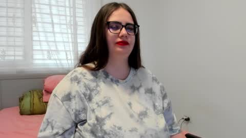 Snapshot of amiravyxen chatting on April 3, 6:33 am Amira Vyxen online show from April 3, 6:33 am
