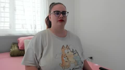Snapshot of amiravyxen chatting on April 6, 6:36 am Amira Vyxen online show from April 6, 6:36 am