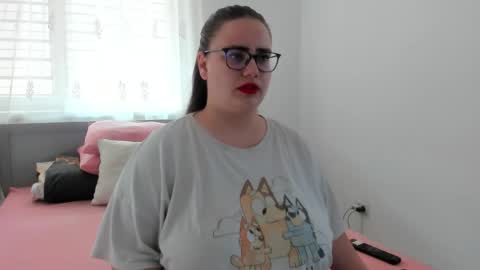 Snapshot of amiravyxen chatting on April 17, 7:11 am Amira Vyxen online show from April 17, 7:11 am