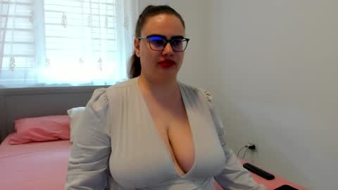 Snapshot of amiravyxen chatting on April 20, 5:10 am Amira Vyxen online show from April 20, 5:10 am