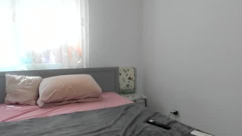 Snapshot of amiravyxen chatting on July 6, 8:22 am Amira Vyxen online show from July 6, 8:22 am