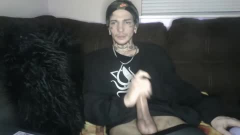 Snapshot of amiri_sweater chatting on February 25, 9:42 am amiri_sweater online show from February 25, 9:42 am