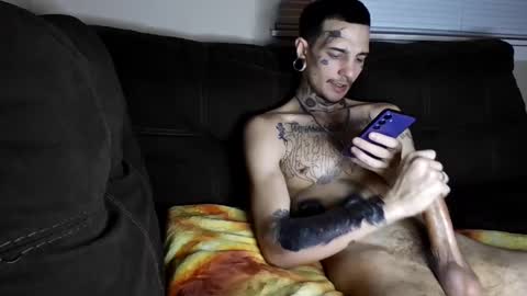 Snapshot of amiri_sweater chatting on March 12, 10:59 am amiri_sweater online show from March 12, 10:59 am