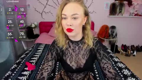 Snapshot of amiwillow chatting on March 4, 7:25 am Anna online show from March 4, 7:25 am