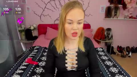 Snapshot of amiwillow chatting on March 5, 7:59 am Anna online show from March 5, 7:59 am