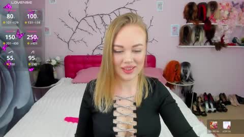 Snapshot of amiwillow chatting on March 16, 7:45 am Anna online show from March 16, 7:45 am