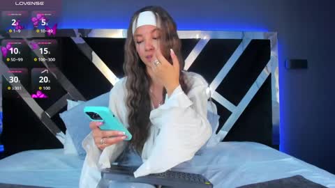 Snapshot of ammyjoness_ chatting on March 30, 8:32 pm Ammy Jones online show from March 30, 8:32 pm