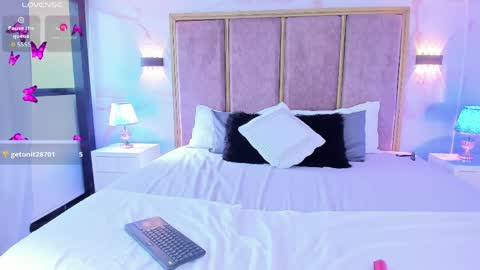 Snapshot of ammyjoness_ chatting on April 15, 7:58 pm Ammy Jones online show from April 15, 7:58 pm