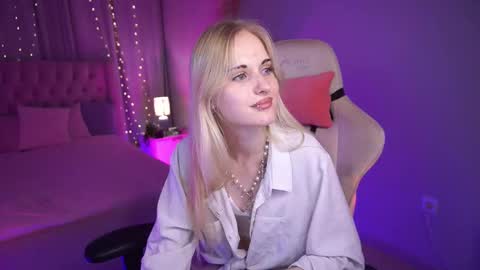 Tessa  online show from September 23, 7:55 am