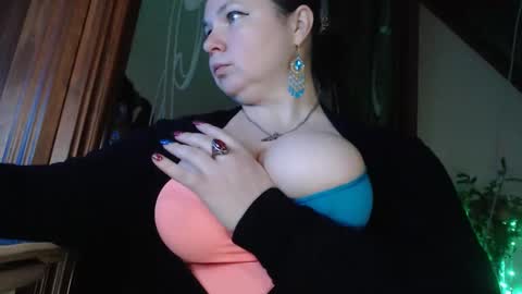 amorelara online show from January 11, 8:00 am