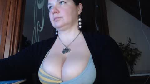 amorelara online show from January 31, 2:28 pm