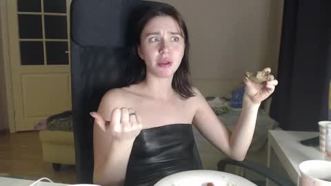 miss unforgettable online show from December 28, 7:33 pm