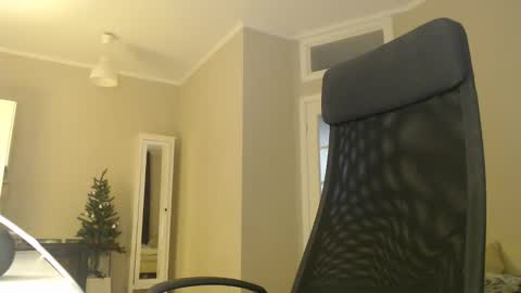 miss unforgettable online show from January 19, 3:32 pm