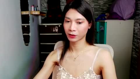 Snapshot of amorous_tina chatting on August 3, 9:15 am Tina online show from August 3, 9:15 am