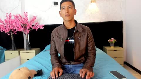 Snapshot of amorvives chatting on April 11, 2:43 pm Carlos online show from April 11, 2:43 pm