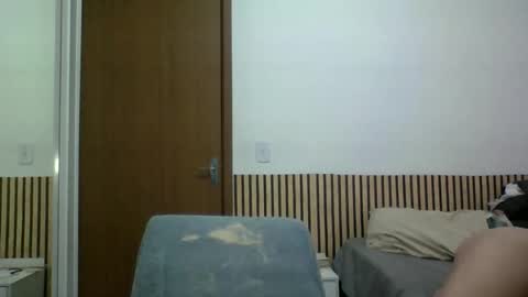 Snapshot of amputeeluna chatting on April 29, 1:53 am amputeeluna online show from April 29, 1:53 am